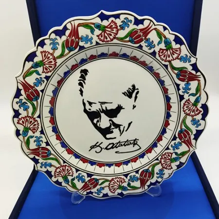 30 cm Gazi Mustafa Kemal Atatürk siluetli Çini Tabak